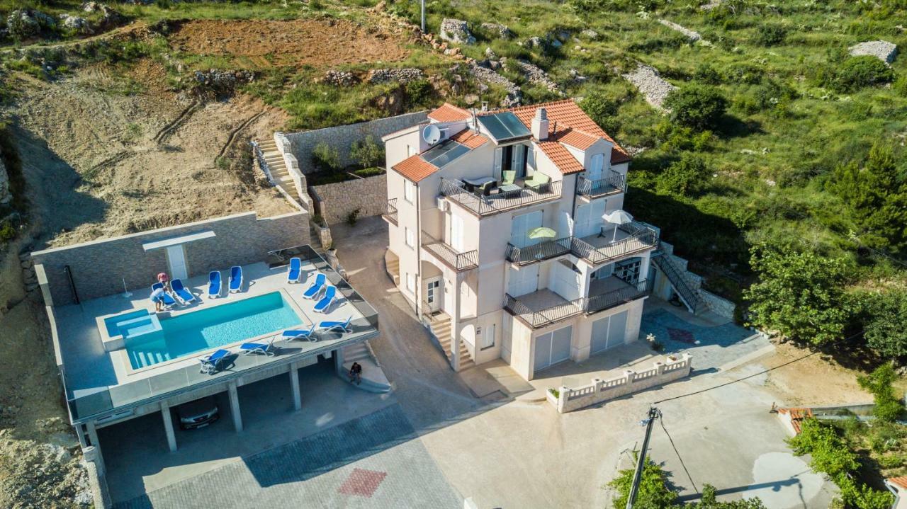 Apartments Pusic Omiš Exteriör bild