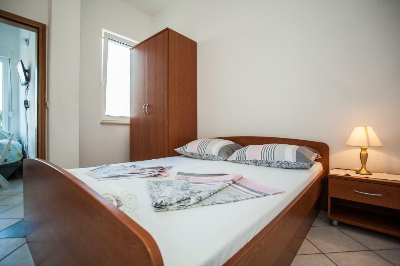 Apartments Pusic Omiš Exteriör bild