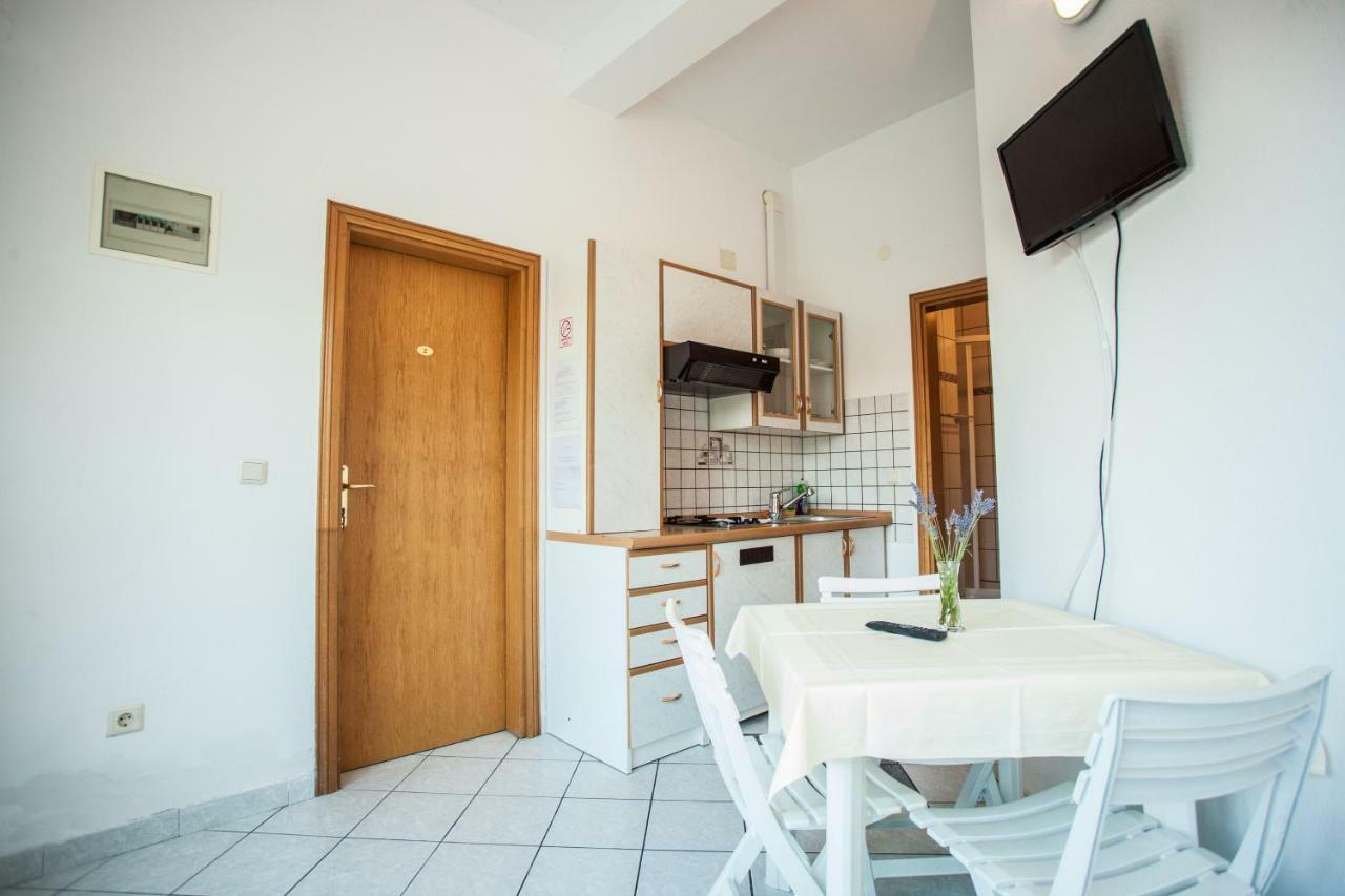 Apartments Pusic Omiš Exteriör bild