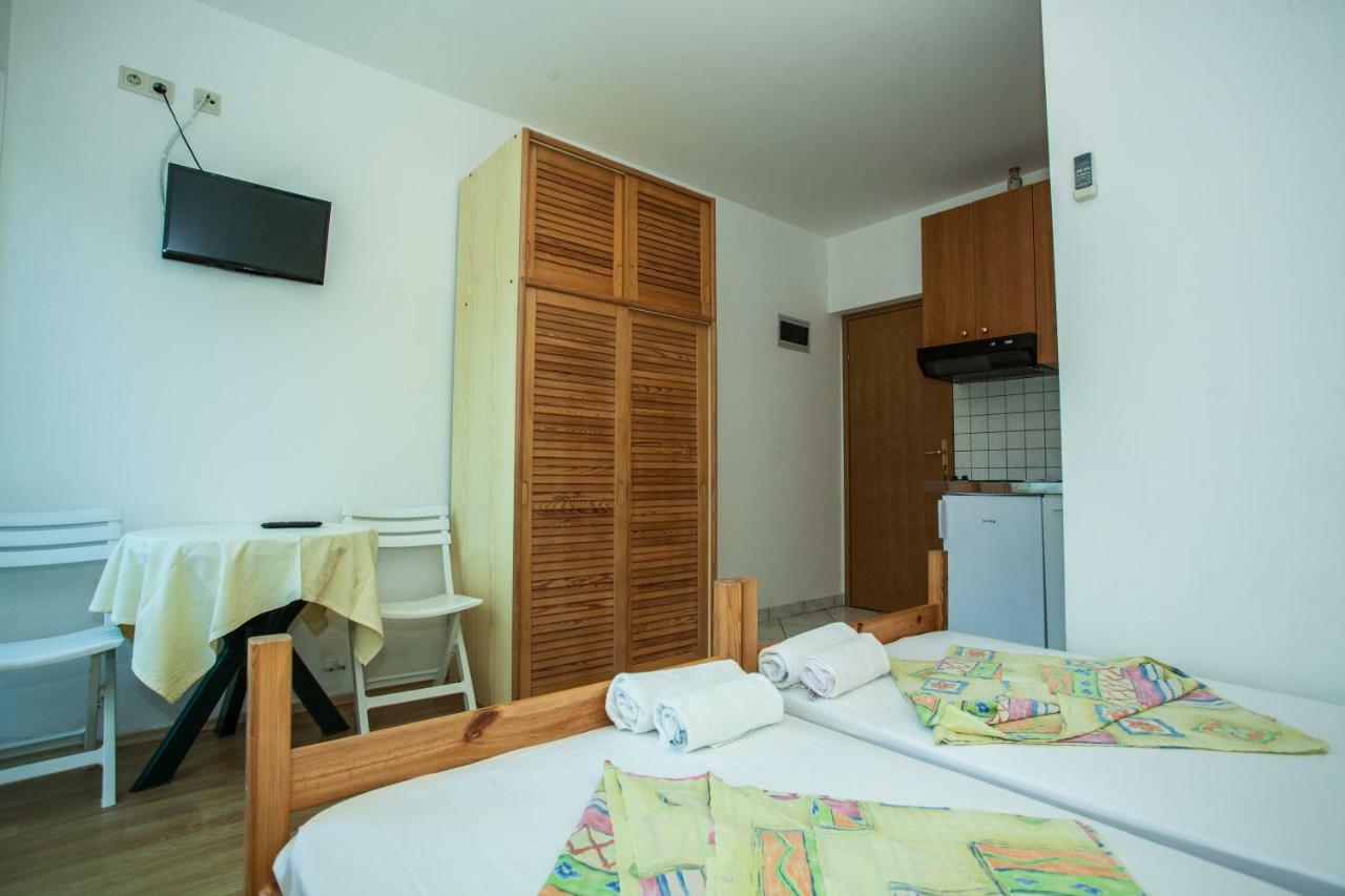 Apartments Pusic Omiš Exteriör bild