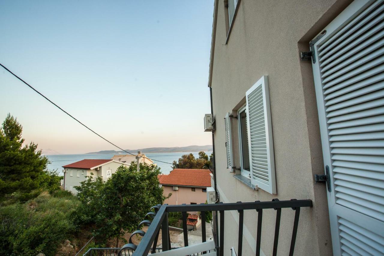 Apartments Pusic Omiš Exteriör bild